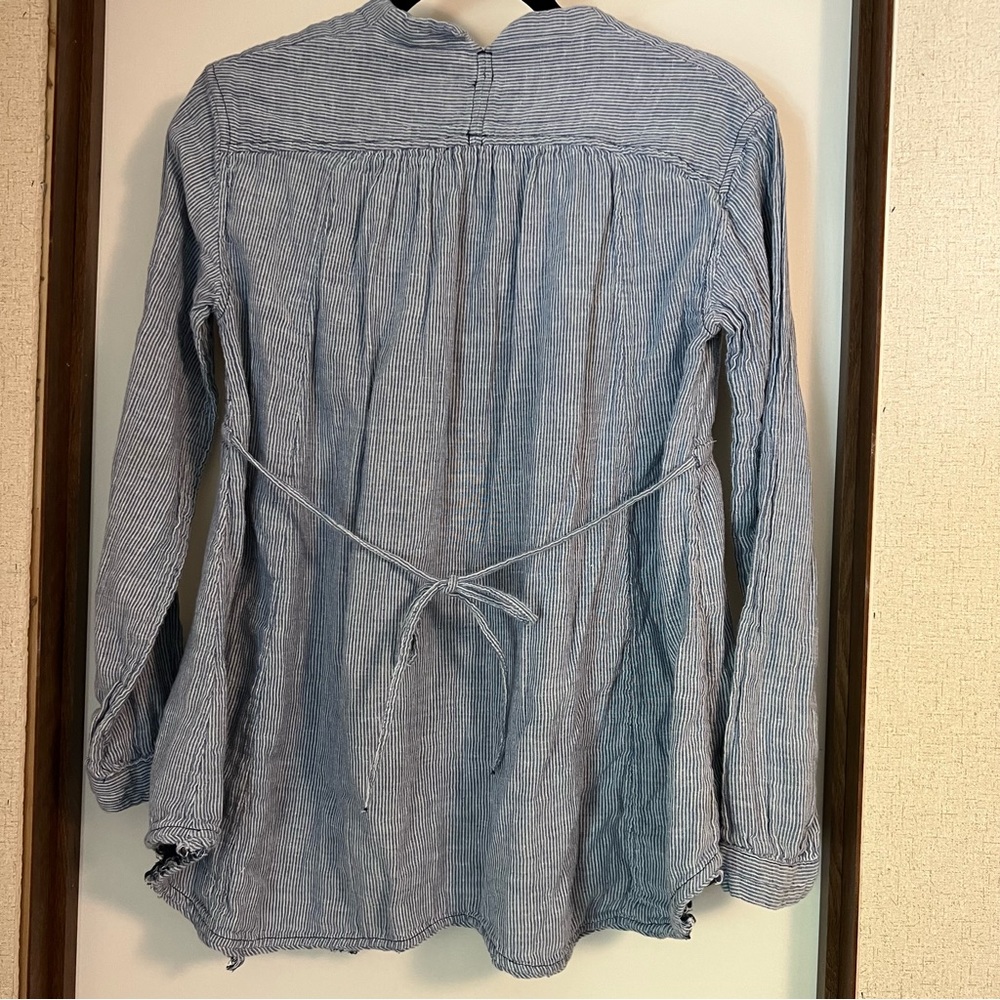 Free People All Who Wander Subtle Striped Blue White Top Cotton Chambray XS - Picture 6 of 13